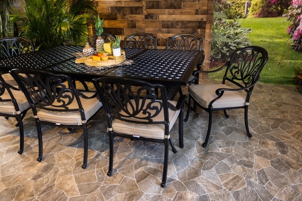 DWL Lynnwood Aluminum Outdoor Dining Weave Extendable Table with 8 Dining Chairs